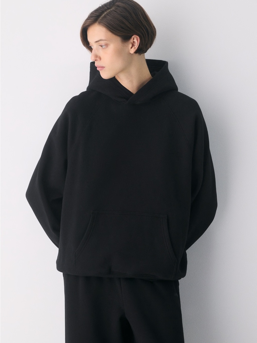Aritzia Cozy Fleece Mega Raglan Black Size Large